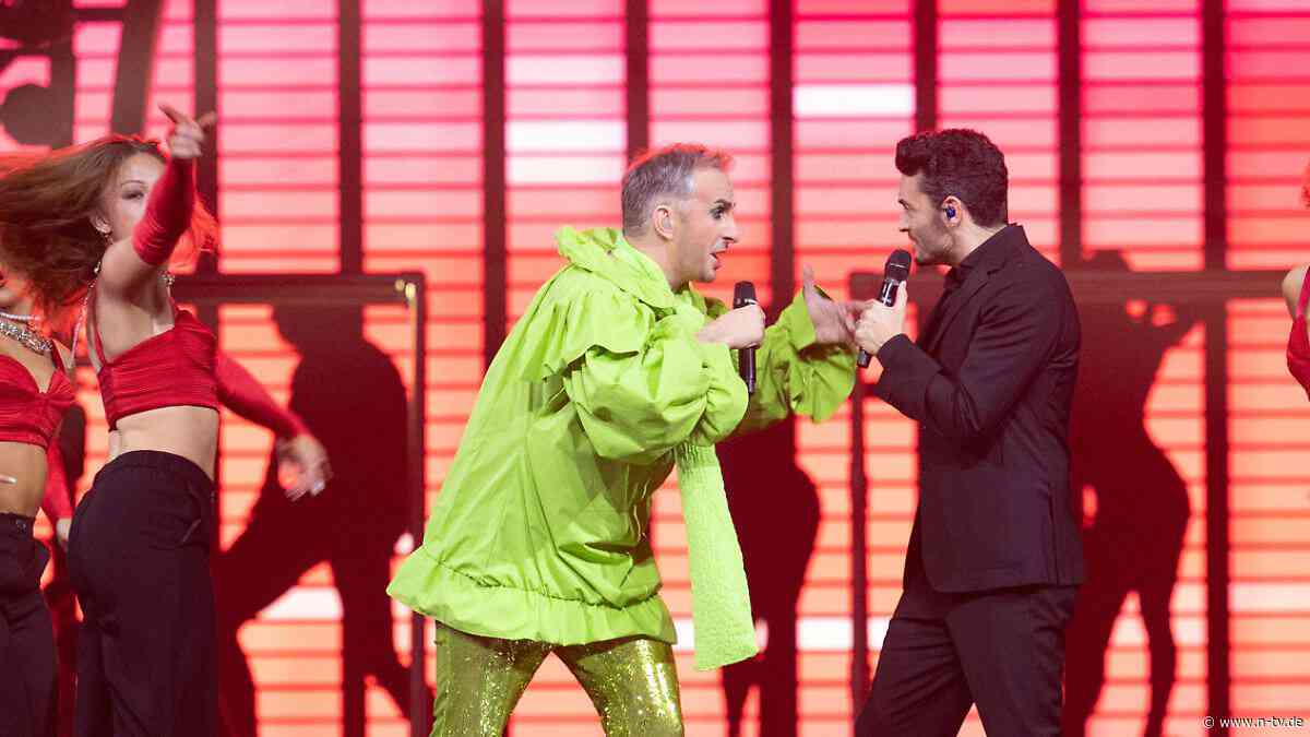 Überraschung in Quietschgrün: Böhmermann schmettert "Kiss"-Hit in Zarrella-Show