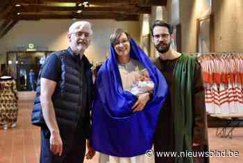 ‘Baby Jezus’ in Bloedprocessie is kleindochter van regisseur: “Als ze huilt? Geen probleem, Jezus deed dat ook”