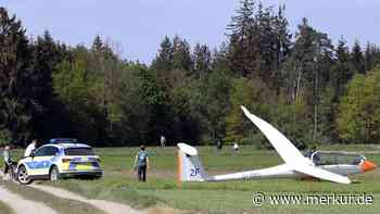 Ungewöhnlicher Landeplatz bei Sauerlach: Segelflugzeug muss auf Feld notlanden