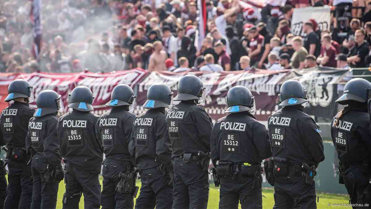 Berlin: Ausschreitungen und Krawalle in Regionalliga-Spitzenspiel