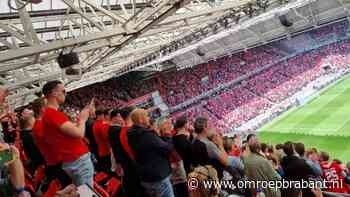 4-2 ligt erin voor PSV, 'sta op voor de kampioen' schalt door het stadion