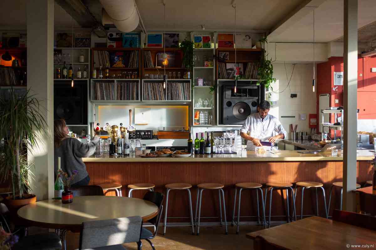 Nomono is de eerste luisterbar van Utrecht – mét Surinaams geïnspireerde gerechten