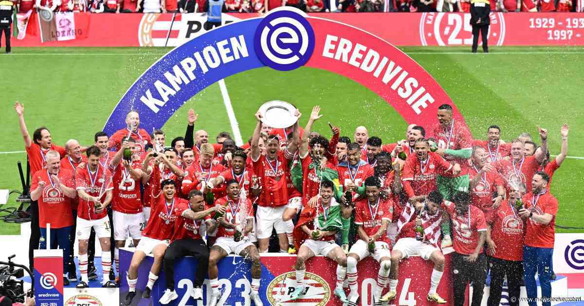 PSV pakt 25ste landstitel na doelpuntrijk kampioensduel met Sparta, fans bestormen veld na huldiging