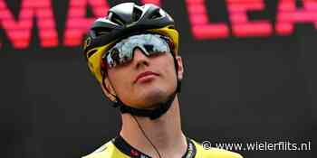 Giro 2024: Olav Kooij komt vervelend ten val in tweede etappe, maar kan weg vervolgen