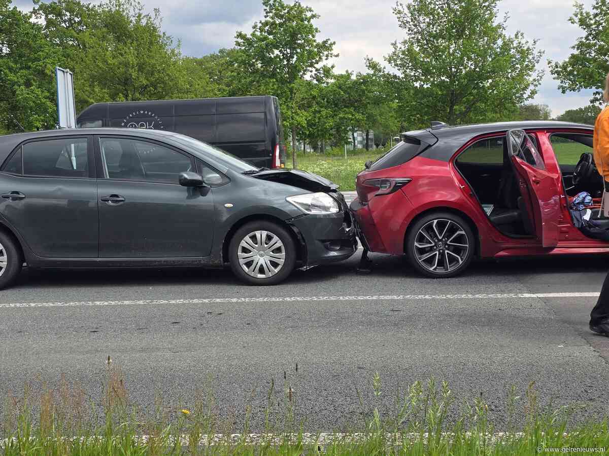 Verkeershinder door ongeval tussen twee auto’s
