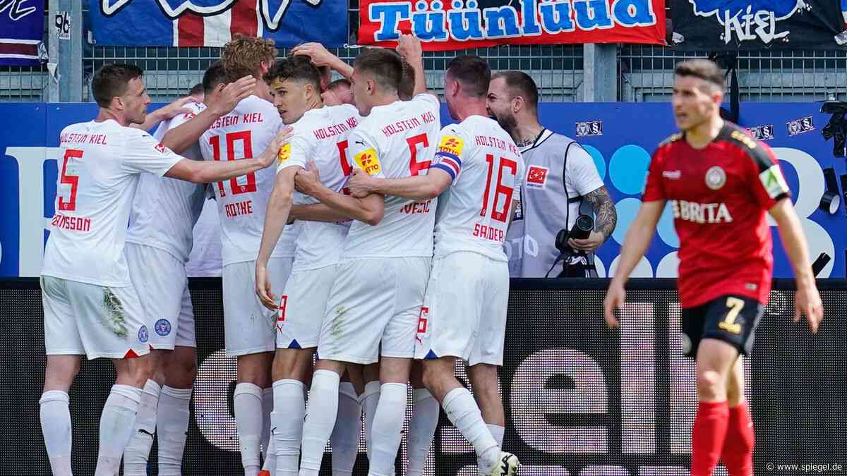 2. Fußball-Bundesliga: Holstein Kiel steht nach Erfolg über Wehen Wiesbaden vor Aufstieg