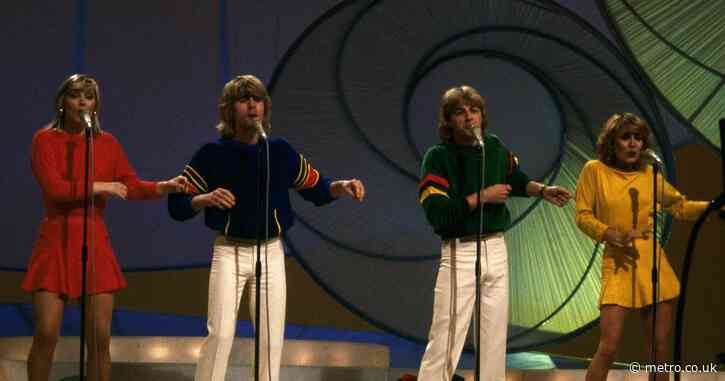 When did Bucks Fizz win Eurovision as Mike Nolan exits spin-off pop group?