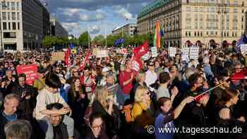 Tausende bei Demonstration gegen Gewalt in Dresden