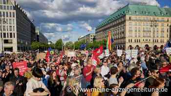 Demo in Berlin nach Angriffen auf Politiker