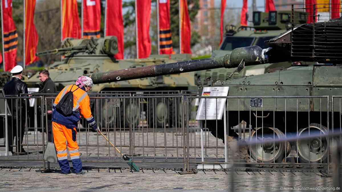 Kriegsbeute: Moskau zeigt Leopard-2-Panzer im „Siegespark“