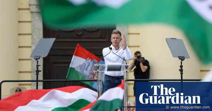 Hungary tired of ruling elite, Viktor Orbán challenger tells large rural rally