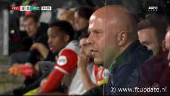 Arne Slot geniet zichtbaar van liederen Feyenoord-publiek tegen PEC