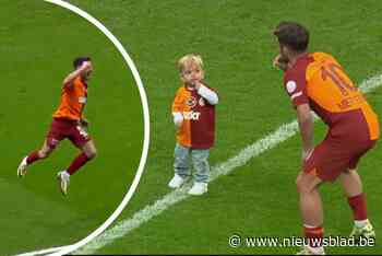 VIDEO. Fantastische beelden: Dries Mertens schittert voor Galatasaray en haalt zoontje Ciro erbij om fans op te zwepen