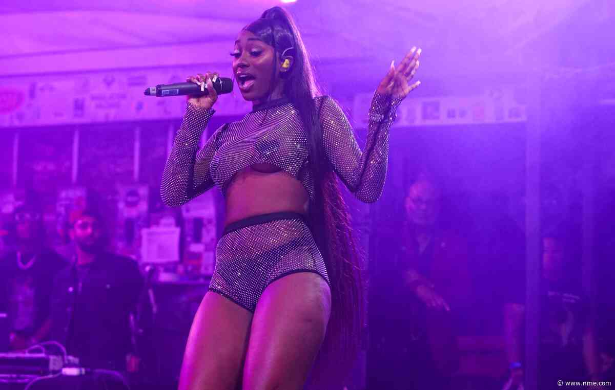 Flo Milli cuts opening show with Gunna short after items thrown at her on stage