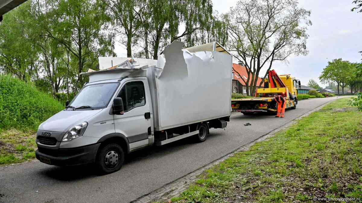 112-nieuws: bakwagen rijdt zich vast • kapotte vrachtwagen op afrit