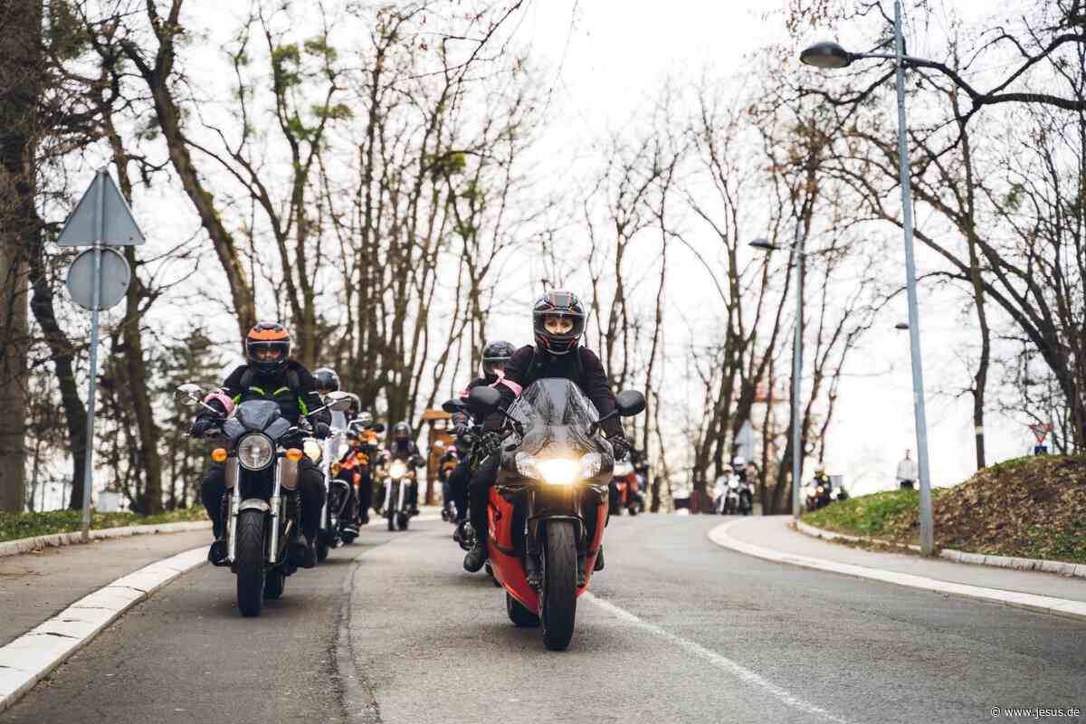 Motorradgottesdienst: Zum ersten Mal in der Kirche