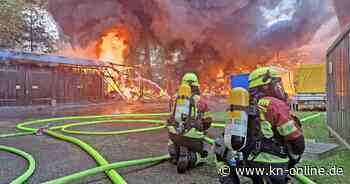 Feuer Rendsburg: Brand in Schuppen und Wohnhaus – Bahnstrecke gesperrt