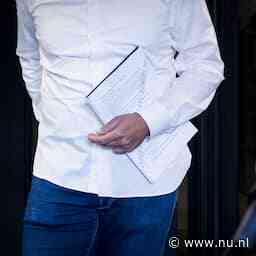 PVV'er gefotografeerd met conceptakkoord formatie: Lastenverlichting en strenge asielplannen
