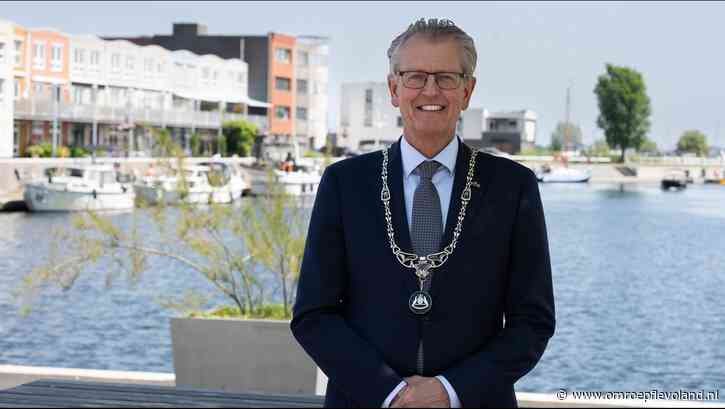 Zeewolde - Na 18 jaar kondigt burgemeester Zeewolde zijn vertrek aan