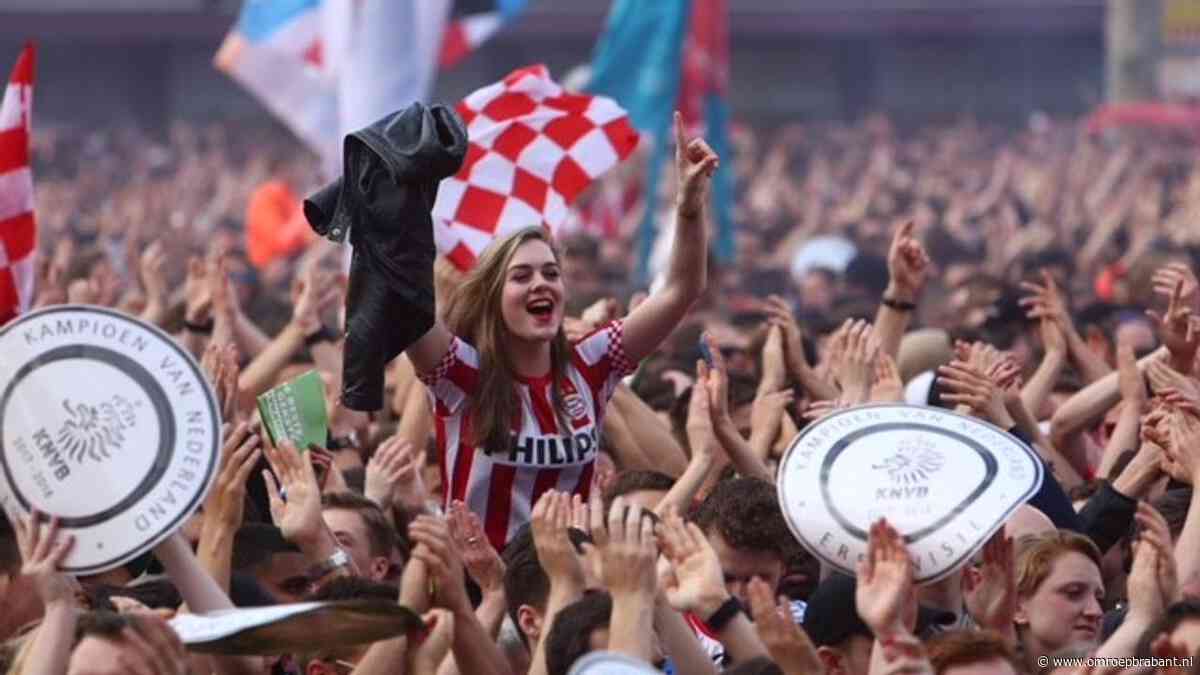 Droog tijdens de huldiging van PSV, maar dan een nat feestje