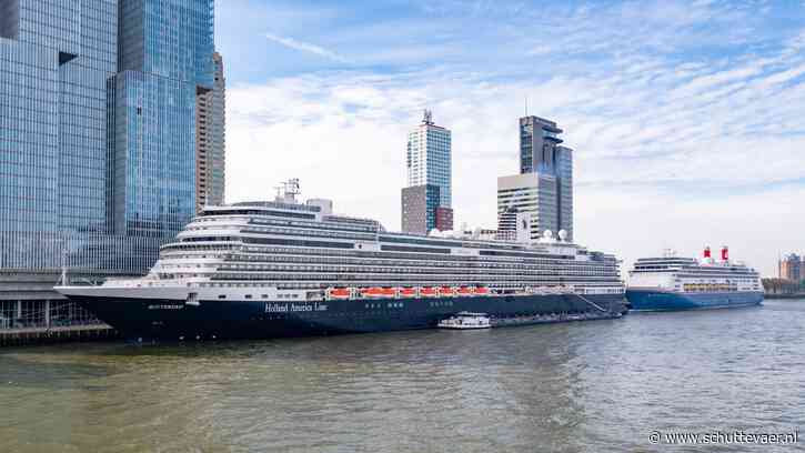 Drie keer vlaggenschip Rotterdam in Rotterdam