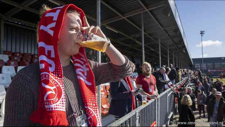 Almere - 2000 mensen op de wachtlijst voor een seizoenkaart Almere City FC