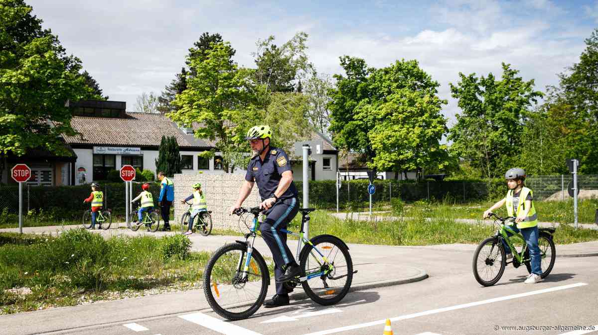 Warum der Polizeipräsident in Augsburg seinen Fahrradführerschein macht