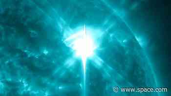 Sun unleashes X-class solar flare, radio blackouts reported (video)