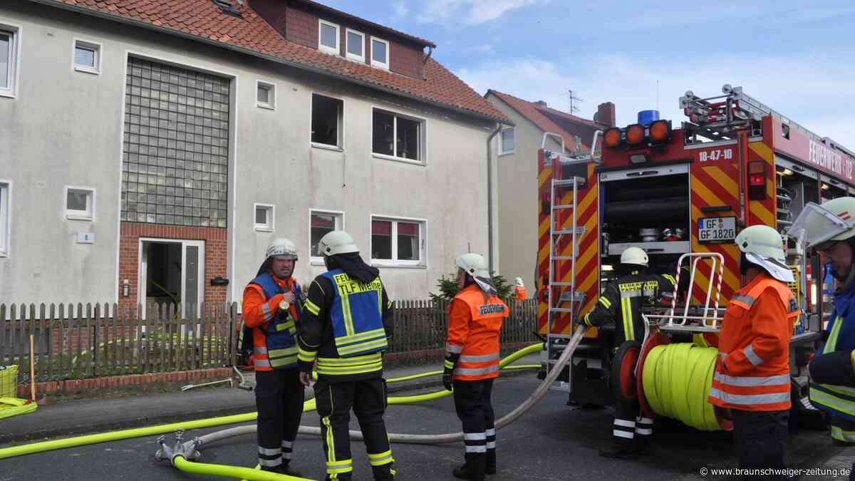 Feuer in Mehrfamilienhaus in Meine: Feuerwehr verhindert Großbrand