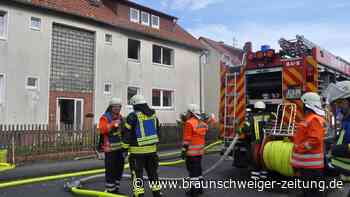 Feuer in Mehrfamilienhaus in Meine: Feuerwehr verhindert Großbrand