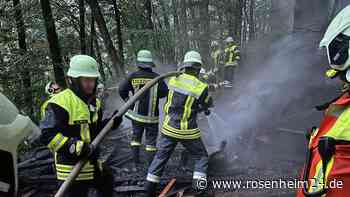 Waldbrand bei Babensham gemeldet: Holzhütte abgebrannt