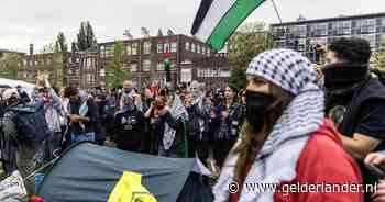 Vechtpartij tijdens bezetting Universiteit van Amsterdam, politie overweegt ontruiming