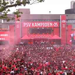 Video | PSV in Eindhoven gehuldigd door uitzinnige menigte supporters