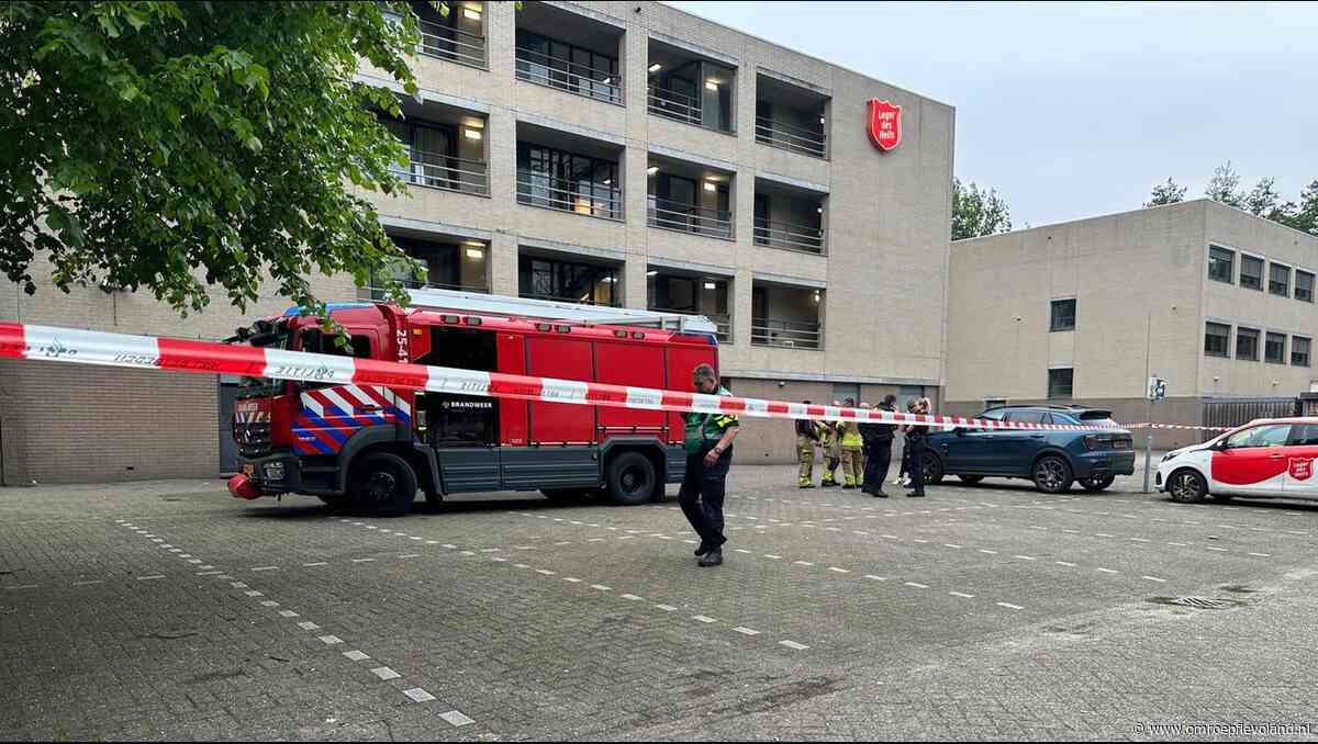 Almere - Noodopvang Leger des Heils Almere ontruimd na korte brand
