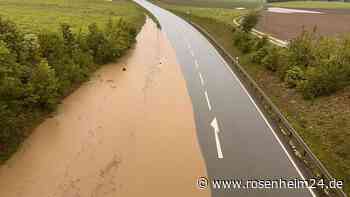 Etliche Straßen in Region überflutet – Überschwemmungen in Nordrhein-Westfalen