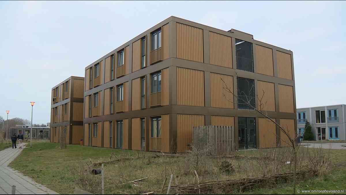 Almere - DENK Almere wil containerdorp voor dak- en thuislozen