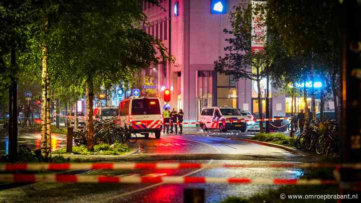 Vrouw komt na huldiging PSV onder ME-bus, met spoed naar ziekenhuis