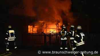 Gartenhaus in Flammen – Feuerwehr rückt nach Gifhorn aus