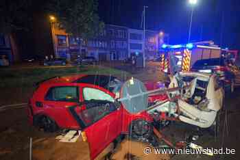 Auto crasht op Ringlaan in Merksem en zorgt voor ware ravage: veel materiële schade