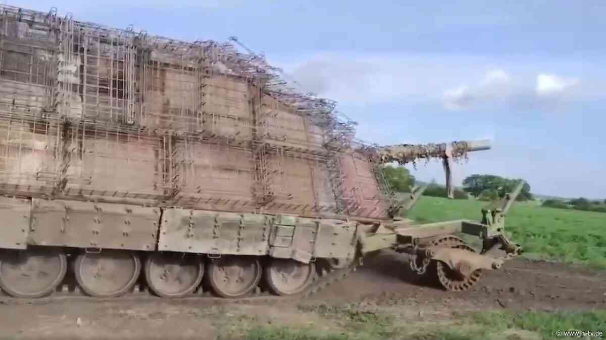 Improvisiertes Ungetüm: Video zeigt "Schildkröten-Panzer" mit extra Schutzvorrichtung