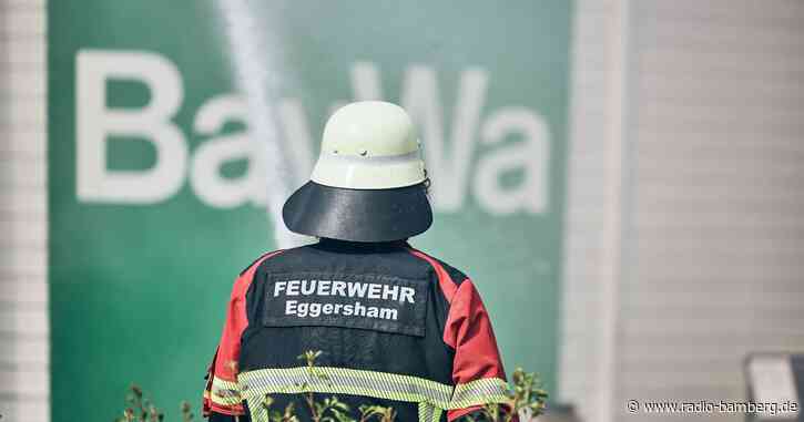 Feuerwehrleute bei Baumarktbrand verletzt: Millionenschaden