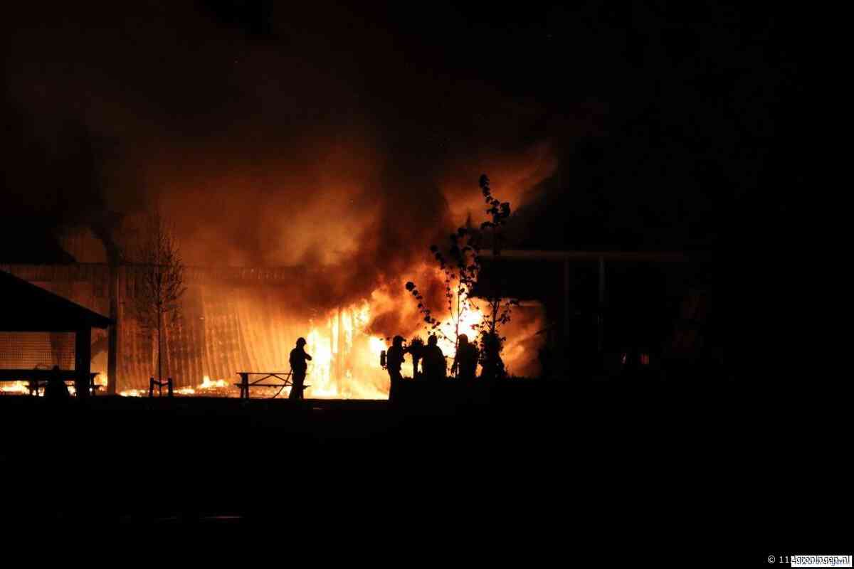 Grote uitslaande brand in speelparadijs bij Familiepark Nienoord in Leek (2x Video)