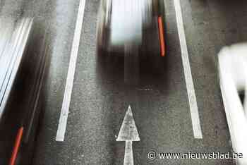 Snelheidsduivel vlamt tegen 148 km per uur met Aston Martin over expresweg: “Er was niet veel verkeer”