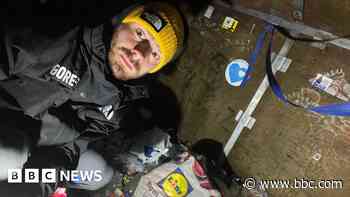 Adventurer clears Ben Nevis' 'disgusting rubbish'