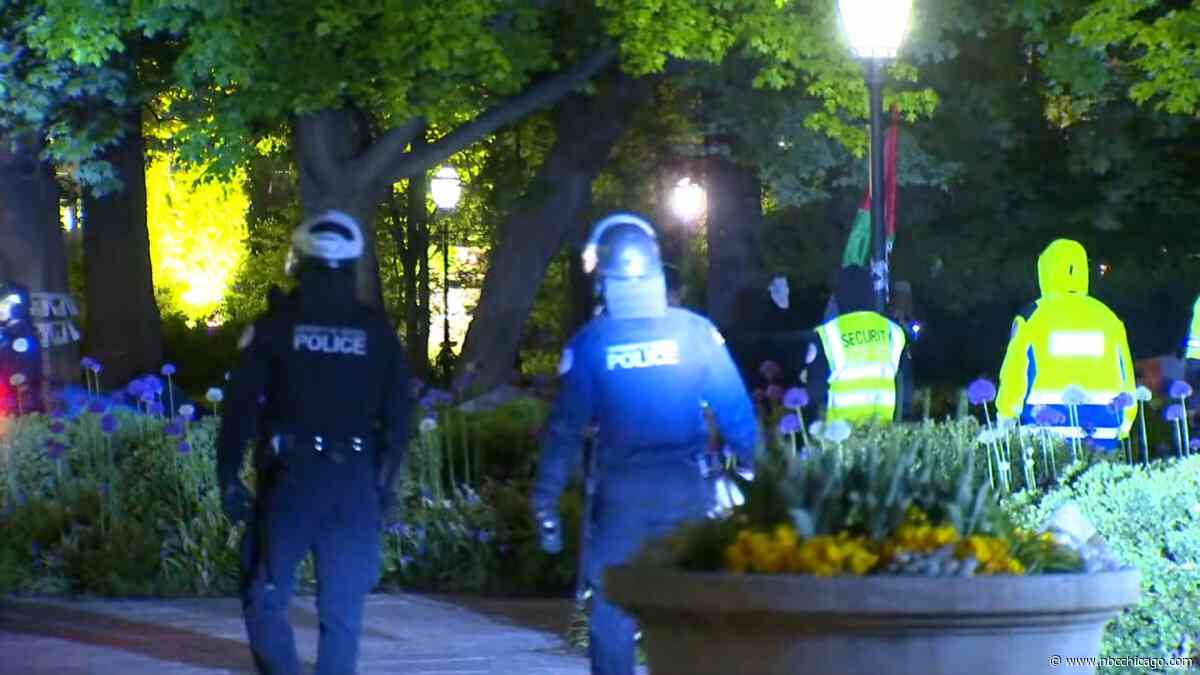 U of Chicago police begin clearing Pro-Palestinian encampment