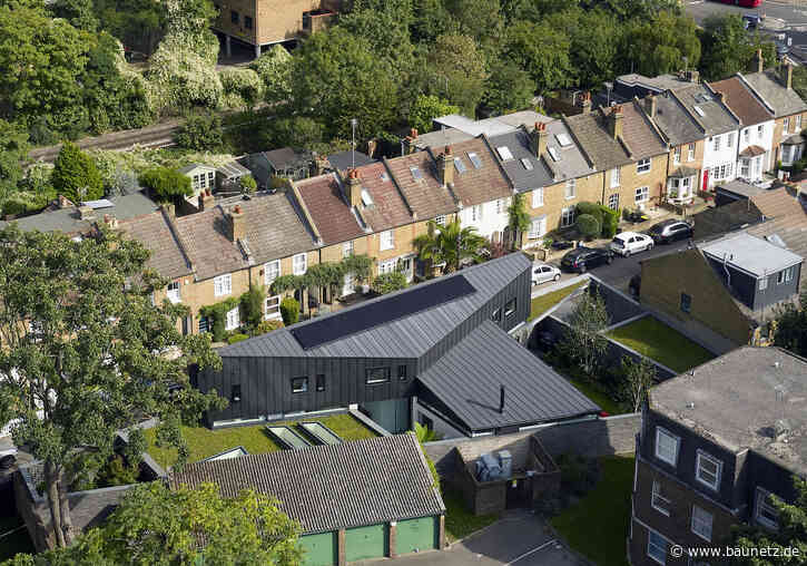 Ruhesitz mit Höfen
 - Einfamilienhaus in London von Knox Bhavan Architects