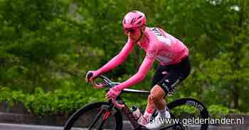 LIVE Giro d’Italia | Zon gaat weer schijnen na valpartijen op natte wegen