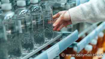 Doctor reveals why he NEVER drinks water from a plastic bottle