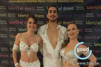 Limburgse buikdanseressen Nina en Johanna stelen de show in Hannover