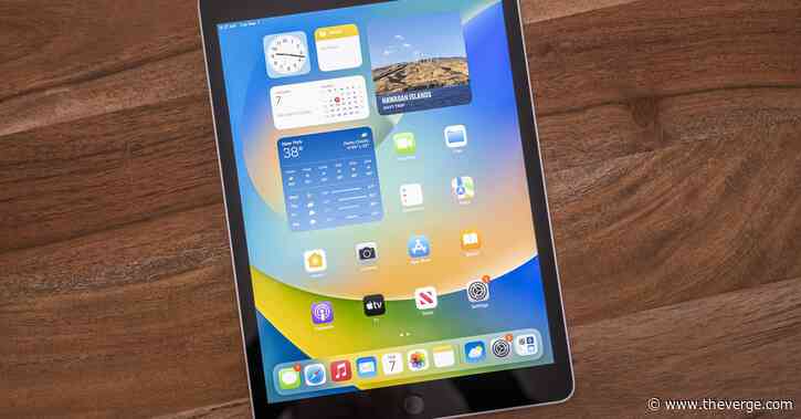Apple quietly kills the old-school iPad and its headphone jack